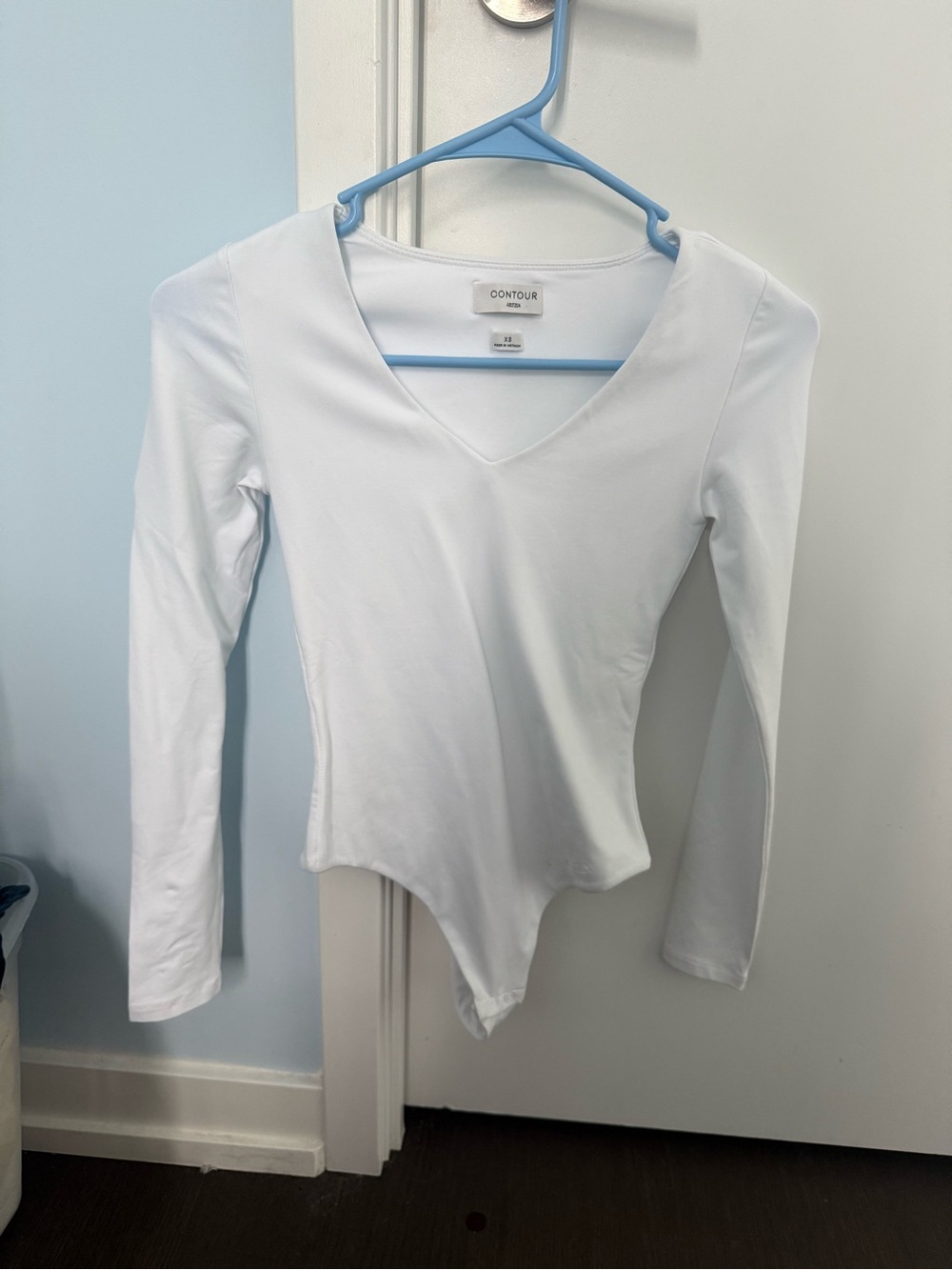 Aritzia Babaton Contour White Long Sleeve V-Neck Bodysuit